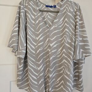Apt. 9 Taupe and White Zebra-Print V-Neck Fake Button Blouse Size 1X